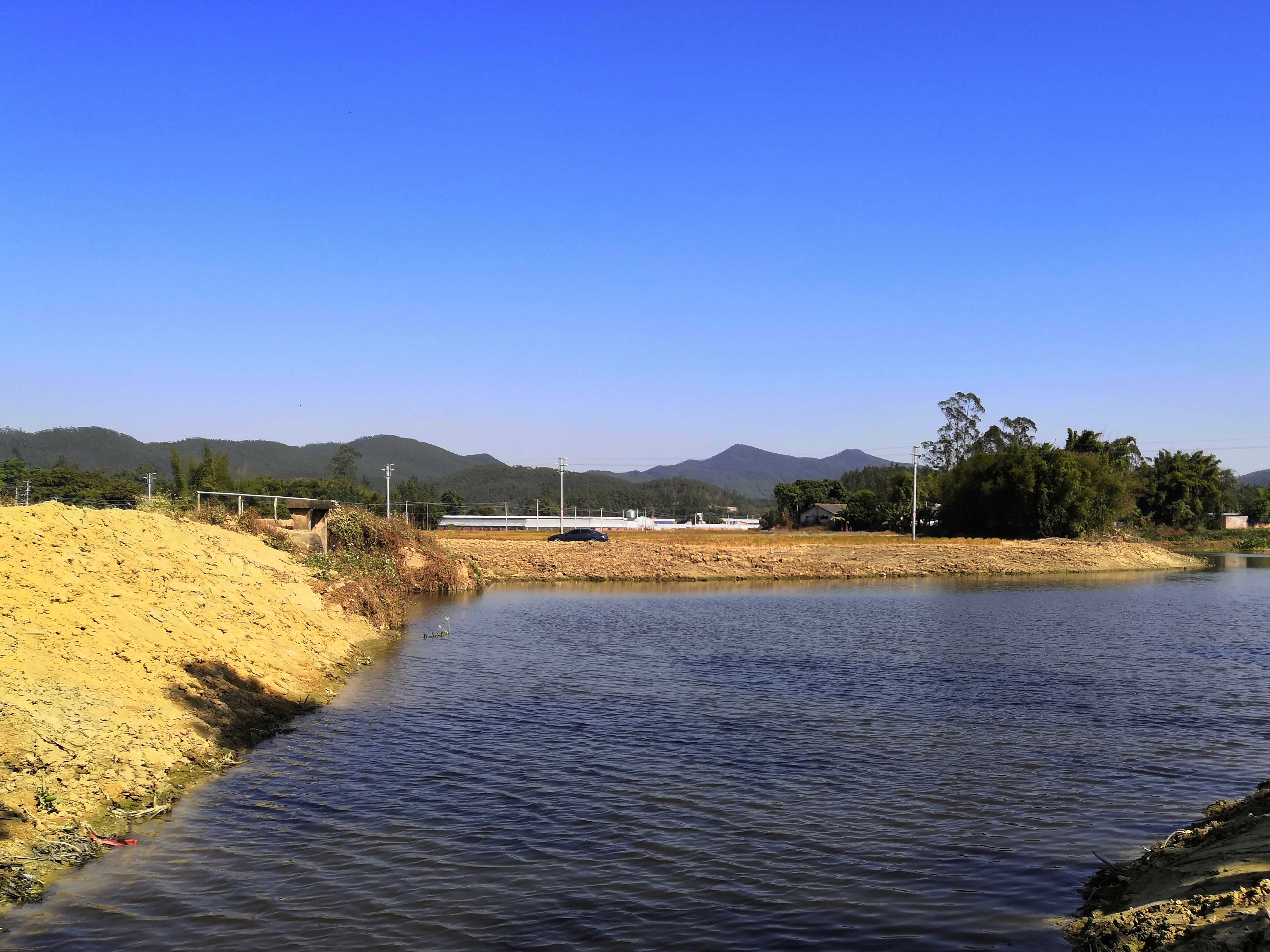 清漂清淤后的麗洞水沙塘鎮(zhèn)麗新石龍坡頭河段.jpg